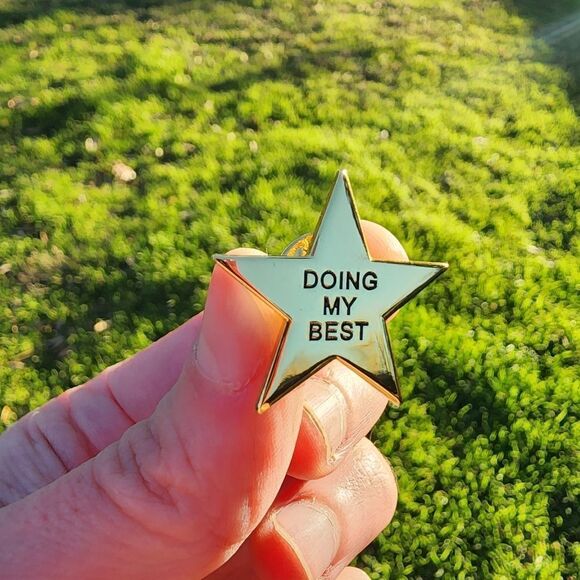 ⭐ Doing My Best Gold Star Enamel Pin ⭐ - Picture 8 of 9